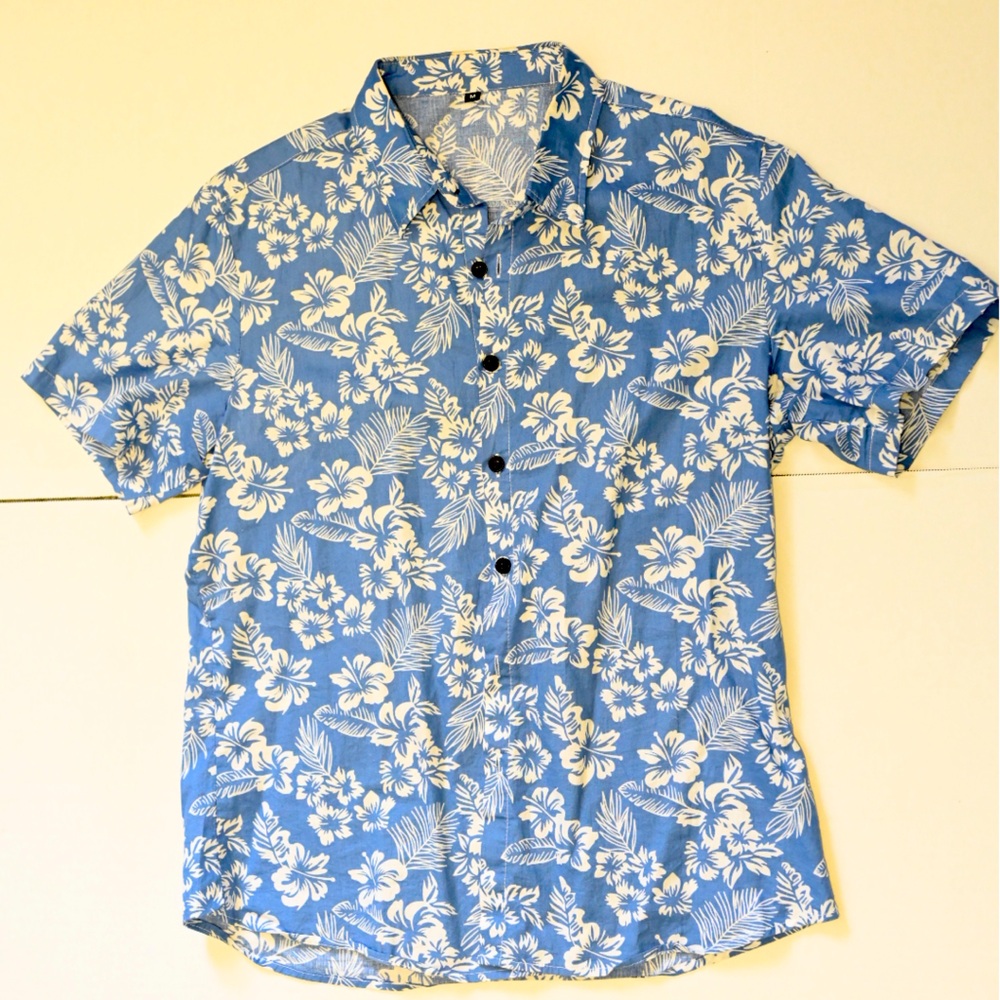 Soft blue Hawaiian Button Up Shirt Men Size Medium